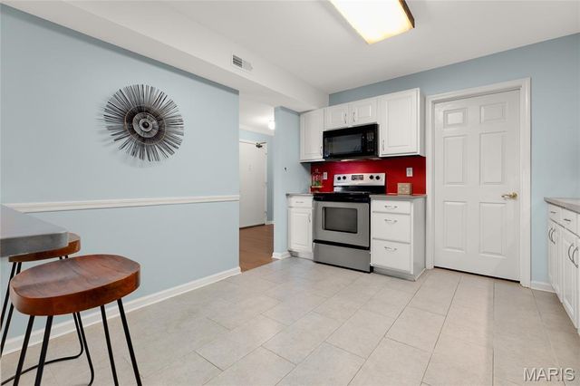 526 Sarah Lane 22, Creve Coeur, MO 63141