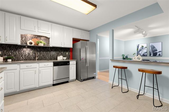 526 Sarah Lane 22, Creve Coeur, MO 63141