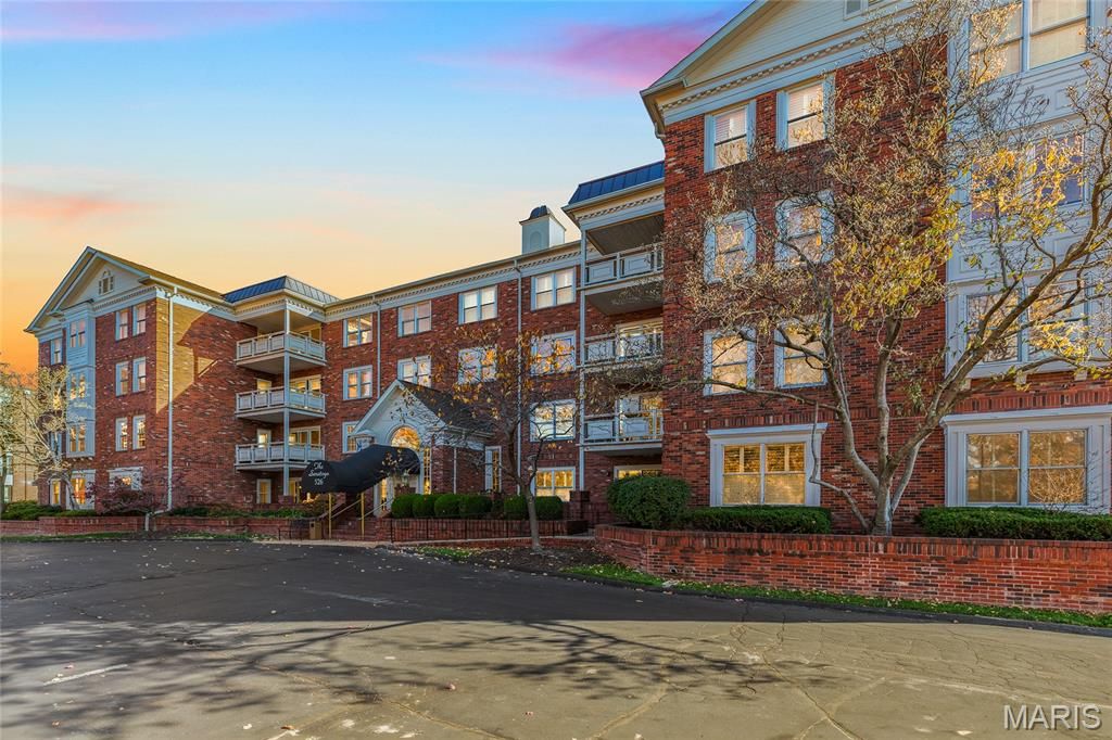 526 Sarah Lane 22, Creve Coeur, MO 63141