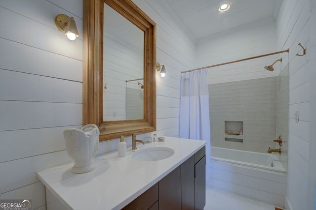 2 N Broad, Porterdale, GA 30014