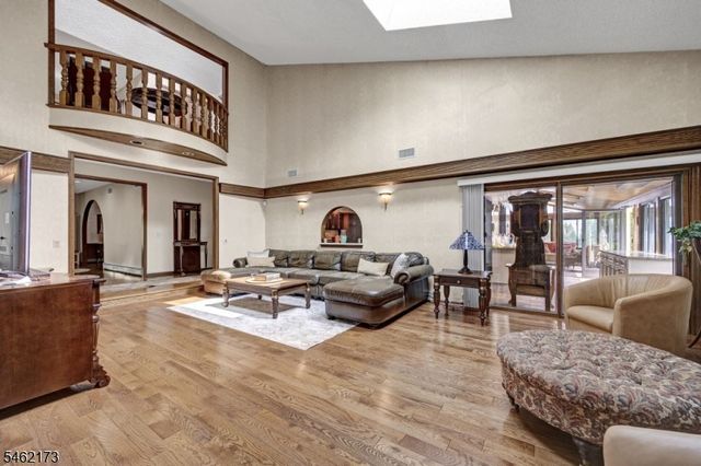 25 Woodbine Rd, Florham Park Boro, NJ 07932
