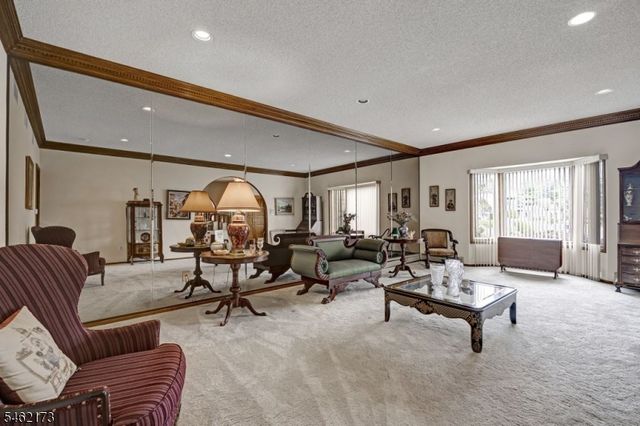 25 Woodbine Rd, Florham Park Boro, NJ 07932