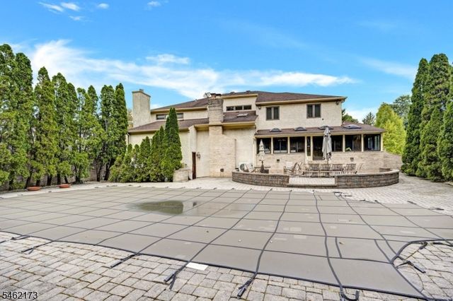 25 Woodbine Rd, Florham Park Boro, NJ 07932