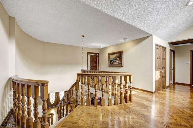 25 Woodbine Rd, Florham Park Boro, NJ 07932