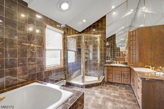 25 Woodbine Rd, Florham Park Boro, NJ 07932