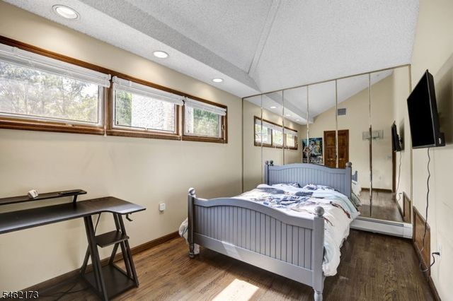 25 Woodbine Rd, Florham Park Boro, NJ 07932