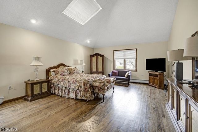 25 Woodbine Rd, Florham Park Boro, NJ 07932