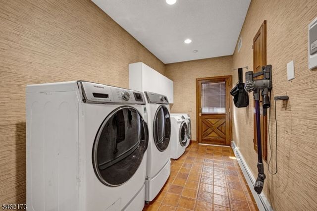 25 Woodbine Rd, Florham Park Boro, NJ 07932