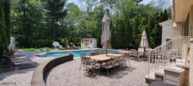 25 Woodbine Rd, Florham Park Boro, NJ 07932
