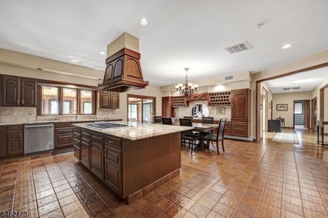 25 Woodbine Rd, Florham Park Boro, NJ 07932