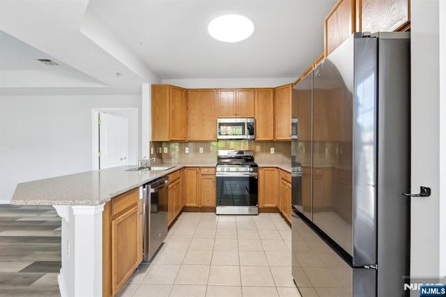 9104 Ravenscroft Road, Clifton, NJ 07013