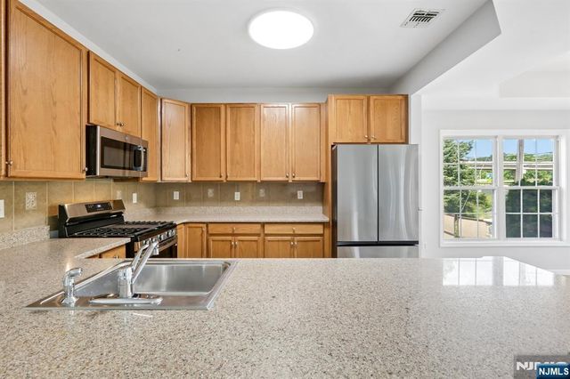 9104 Ravenscroft Road, Clifton, NJ 07013