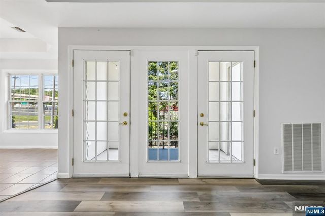 9104 Ravenscroft Road, Clifton, NJ 07013