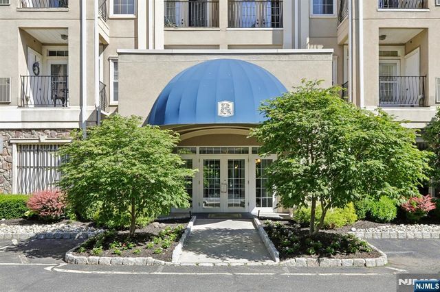9104 Ravenscroft Road, Clifton, NJ 07013