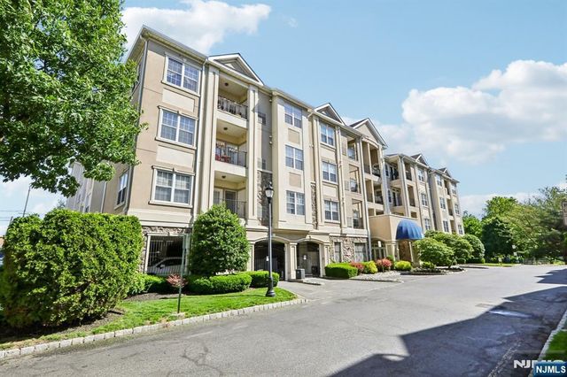 9104 Ravenscroft Road, Clifton, NJ 07013