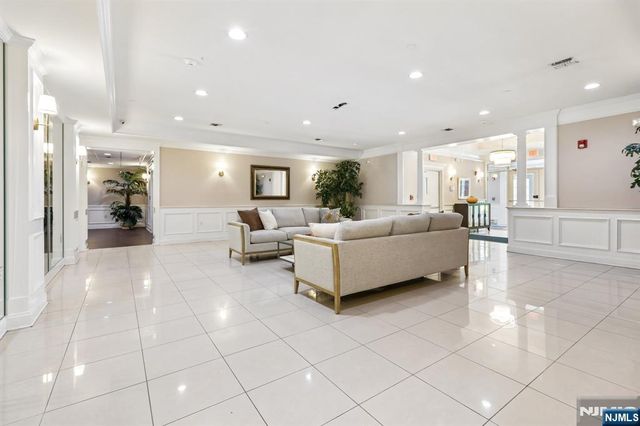 9104 Ravenscroft Road, Clifton, NJ 07013