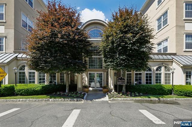 9104 Ravenscroft Road, Clifton, NJ 07013