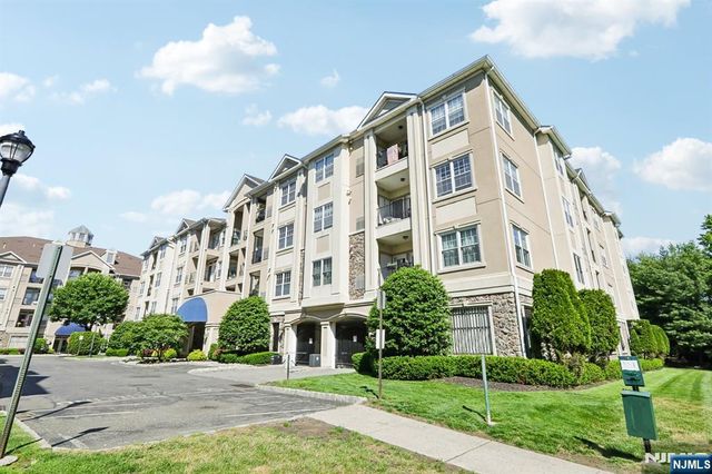 9104 Ravenscroft Road, Clifton, NJ 07013