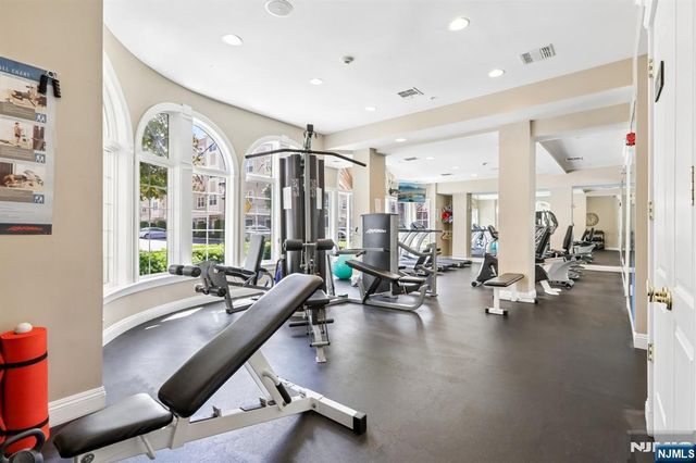 9104 Ravenscroft Road, Clifton, NJ 07013