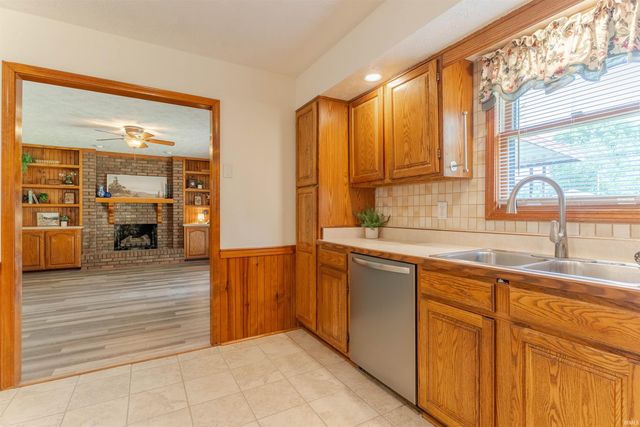 7524 E Blackford Avenue, Evansville, IN 47715