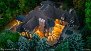 2759 Turtle Ridge Drive, Bloomfield Charter Township, MI 48302