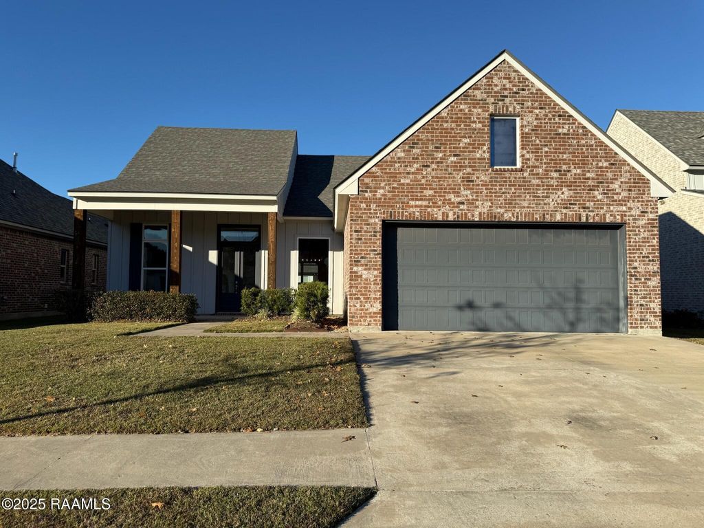 211 Treescape Drive, Lafayette, LA 70508