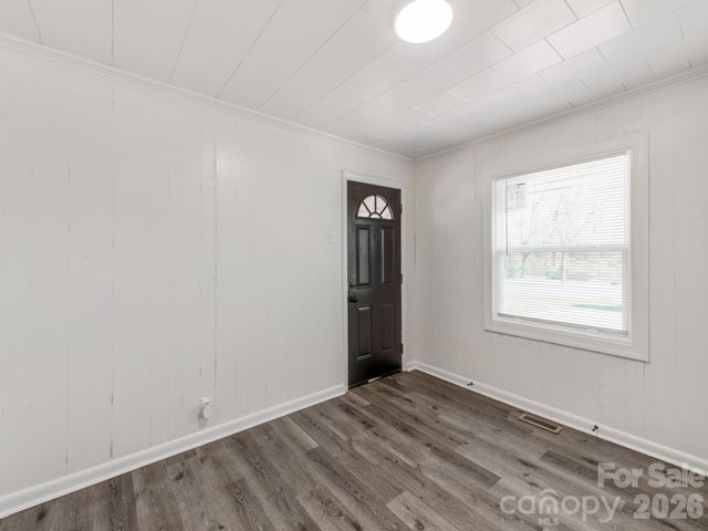 1717 W Davidson Avenue, Gastonia, NC 28052