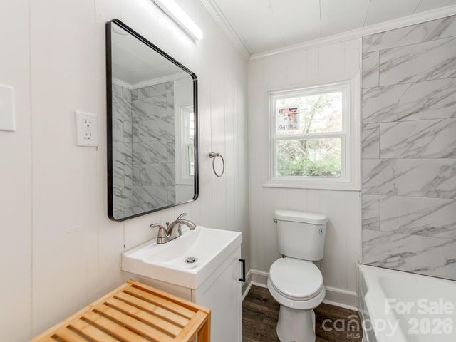 1717 W Davidson Avenue, Gastonia, NC 28052