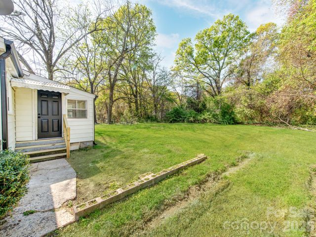 1717 W Davidson Avenue, Gastonia, NC 28052