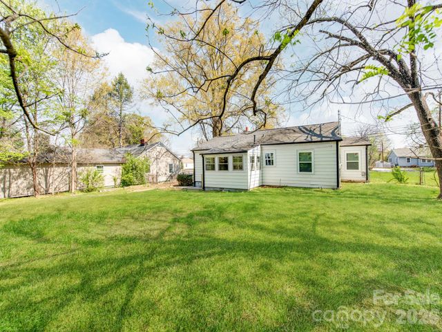 1717 W Davidson Avenue, Gastonia, NC 28052