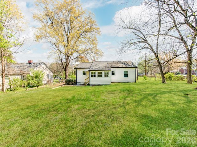 1717 W Davidson Avenue, Gastonia, NC 28052