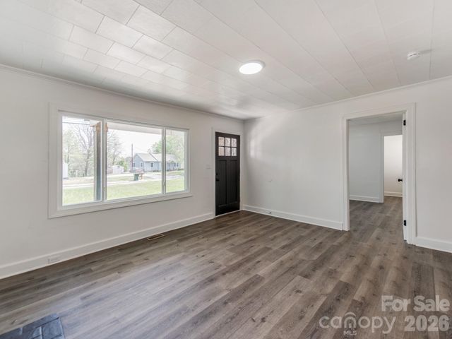 1717 W Davidson Avenue, Gastonia, NC 28052