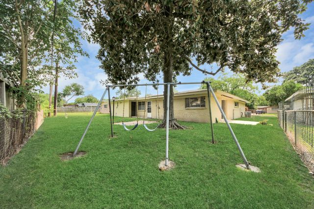 1923 Springrock Lane, Houston, TX 77080
