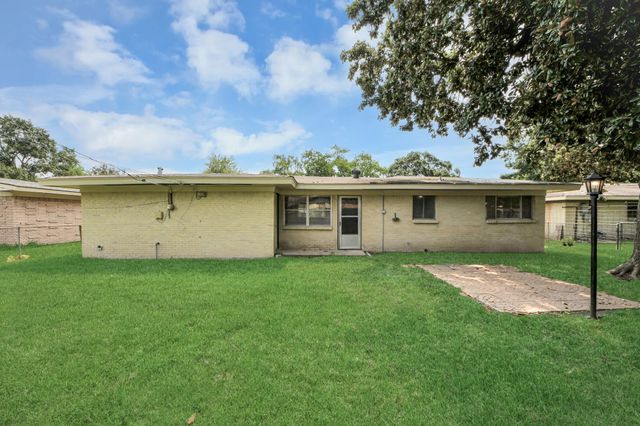 1923 Springrock Lane, Houston, TX 77080