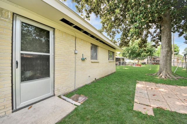 1923 Springrock Lane, Houston, TX 77080