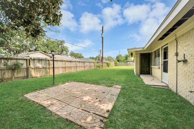1923 Springrock Lane, Houston, TX 77080