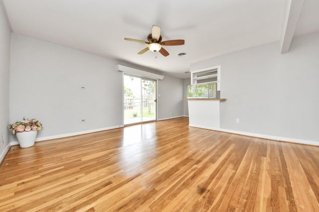 1923 Springrock Lane, Houston, TX 77080