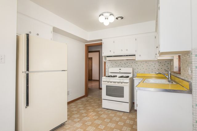 4846 W Foster Avenue, Chicago, IL 60630