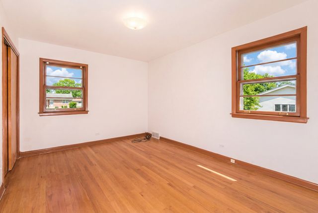 4846 W Foster Avenue, Chicago, IL 60630