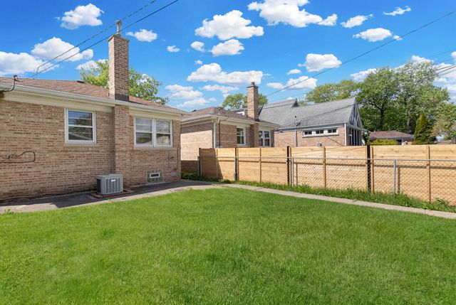 4846 W Foster Avenue, Chicago, IL 60630
