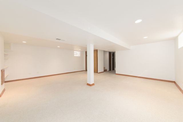 4846 W Foster Avenue, Chicago, IL 60630