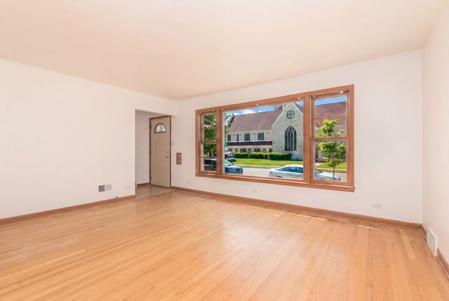 4846 W Foster Avenue, Chicago, IL 60630