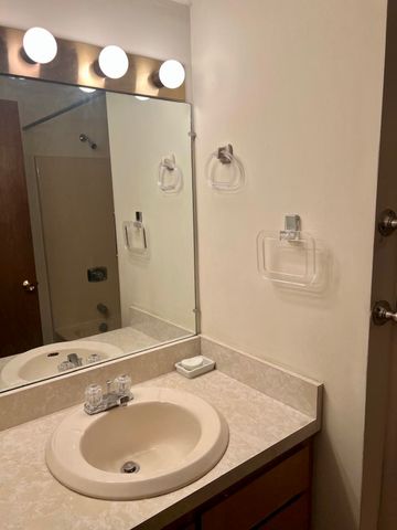 649 Middle Turnpike East APT E, Manchester, CT 06040