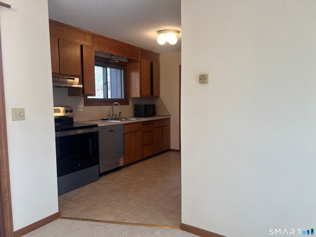 649 Middle Turnpike East APT E, Manchester, CT 06040