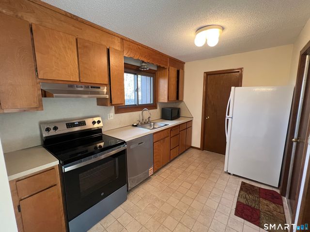 649 Middle Turnpike East APT E, Manchester, CT 06040