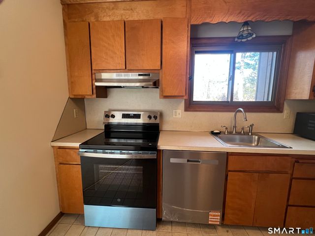 649 Middle Turnpike East APT E, Manchester, CT 06040