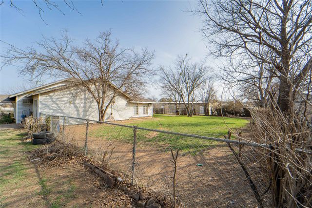 1109 W Elm Street, Breckenridge, TX 76424