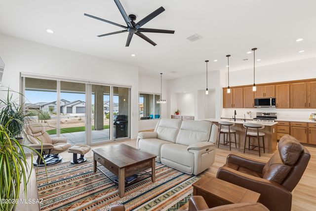 1774 E Wintergreen Drive, Green Valley, AZ 85614