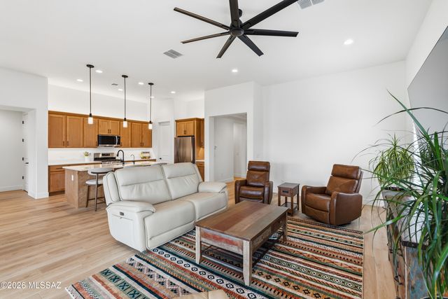 1774 E Wintergreen Drive, Green Valley, AZ 85614