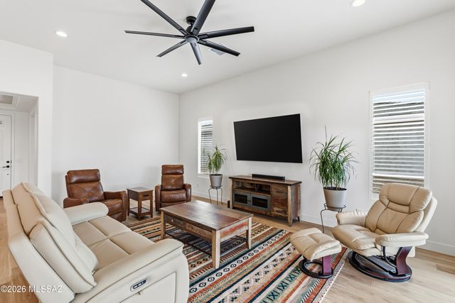 1774 E Wintergreen Drive, Green Valley, AZ 85614